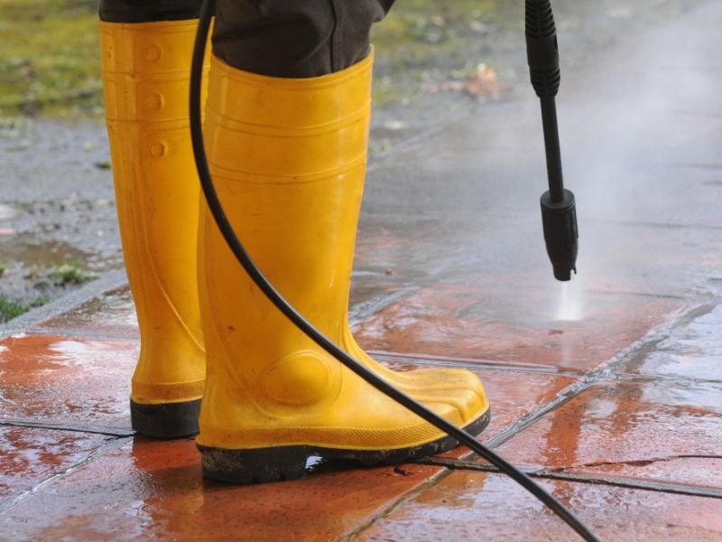 Reasons to Engage Professional Pressure Washing For Your Sidings